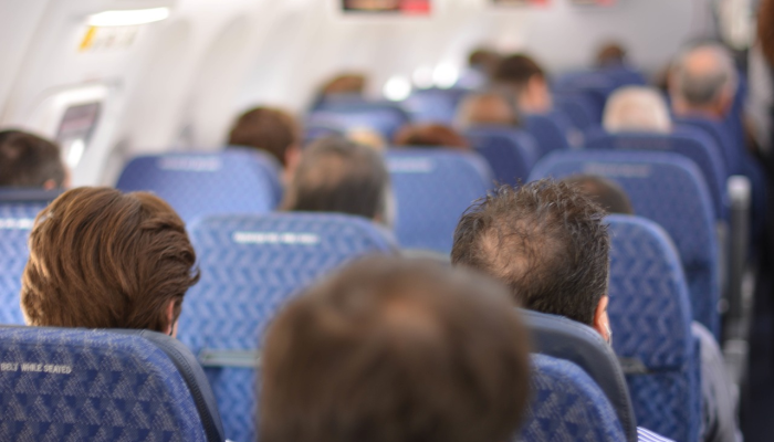 疫情最新报道空姐：您的航空旅程安全指南