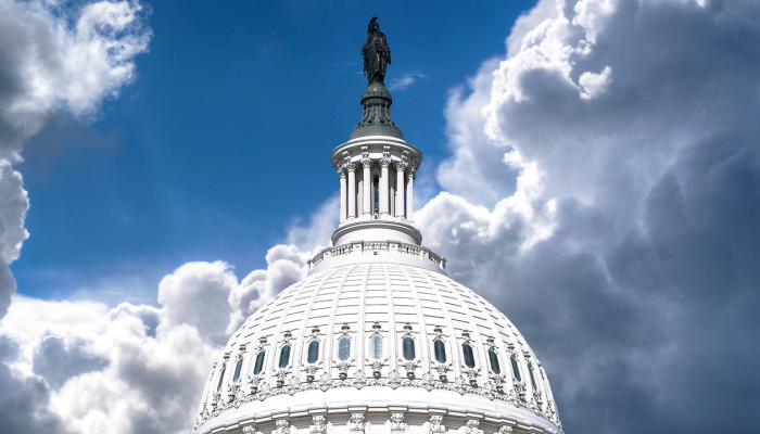 最新疫情下的美国人民：坚韧与希望的交响曲