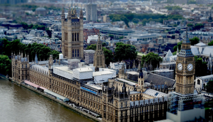 关于英国最新疫情